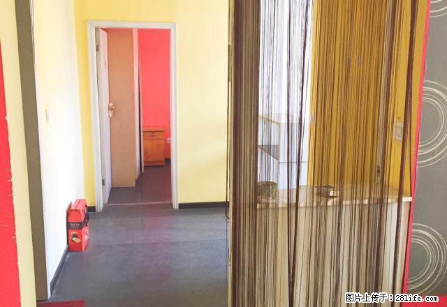 实拍图，人民街口超干净精装修木地板全家具2室1厅600元 - 房屋出租 - 房屋租售 - 宝鸡分类信息 - 宝鸡28生活网 baoji.28life.net